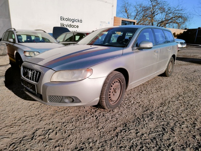 Volvo V70III D5 136kw - náhradní díly