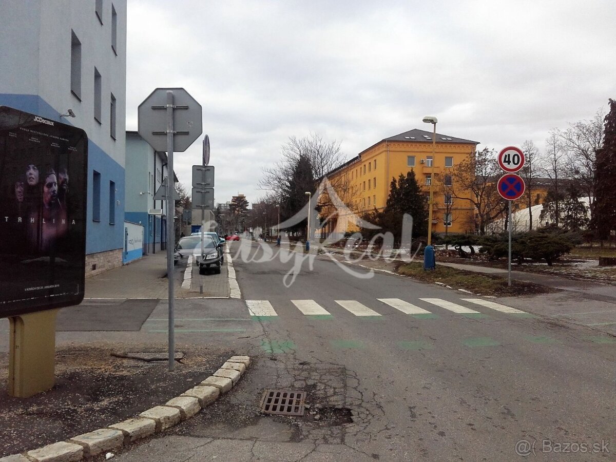 Garáž, predám, Vysokoškolská ul., Košice - Sever