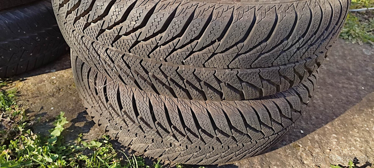 Predám 4ks pneu na plechových diskoch 175/70 R13