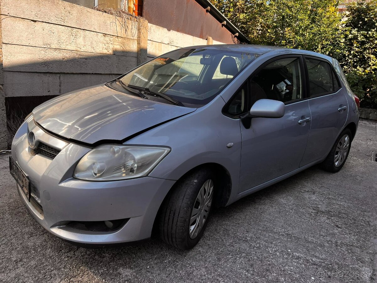 rozpredam toyota auris 1,6 benzin 91kw 2007 prva generacia e