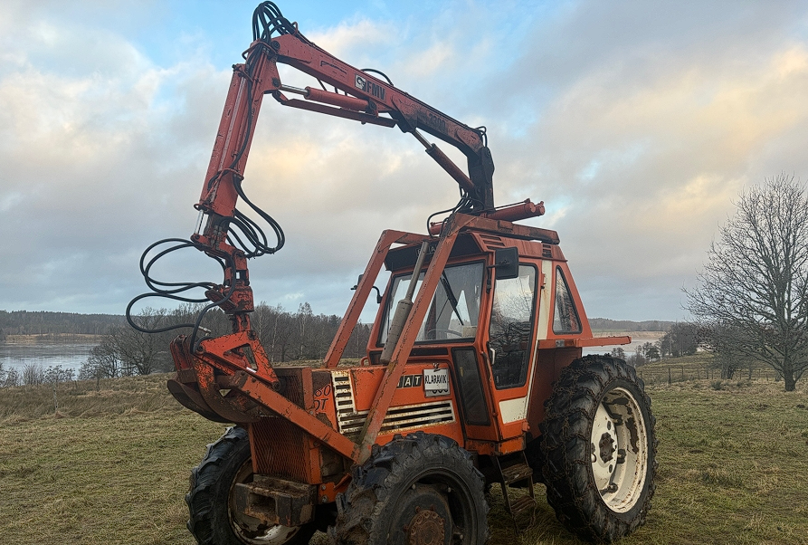 Traktor Fiat 680 s hydr. ruk a drapakom rv:1980 4x4