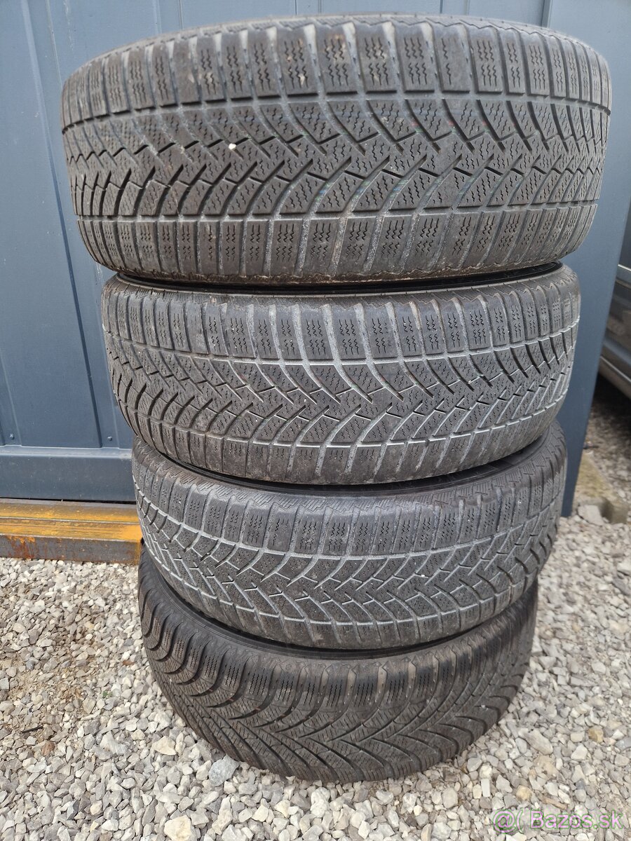 Pneu s plechovými diskami 205/55 R16