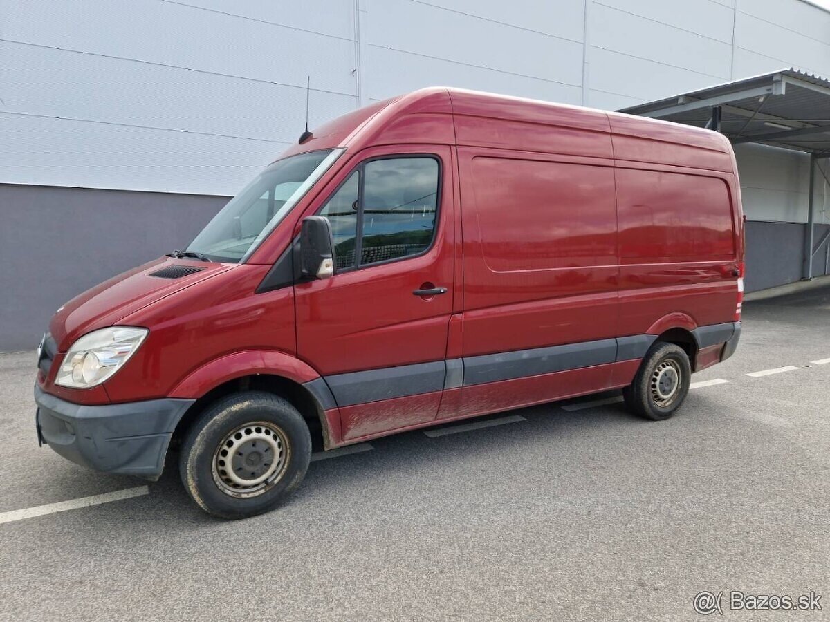 Predám Mercedes-Benz Sprinter 319 CDI AUTOMAT 140 KW...Klima