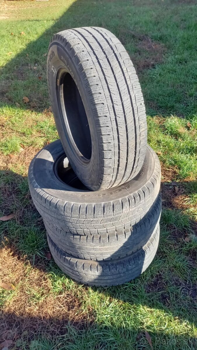 215/70R15C. 109/107R. Zimné