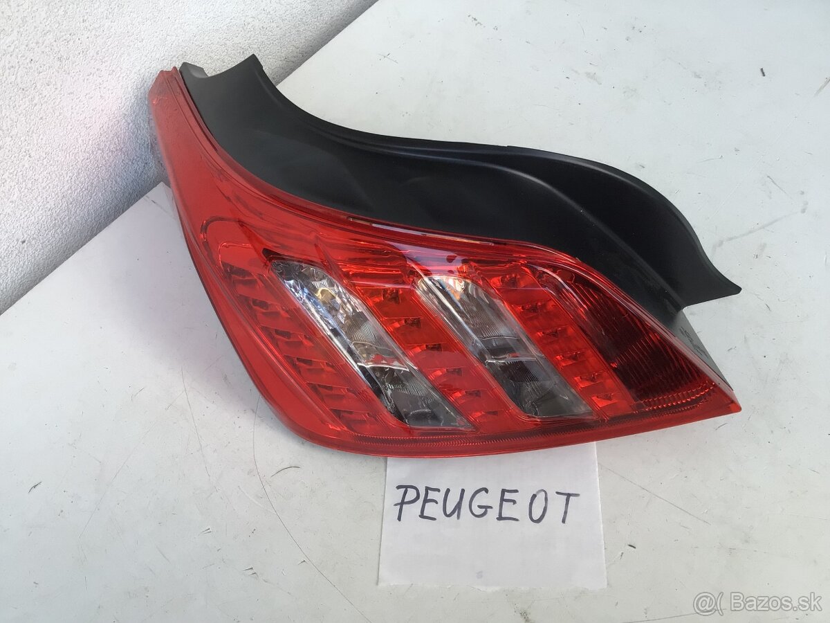 Peugeot zadne svetlo