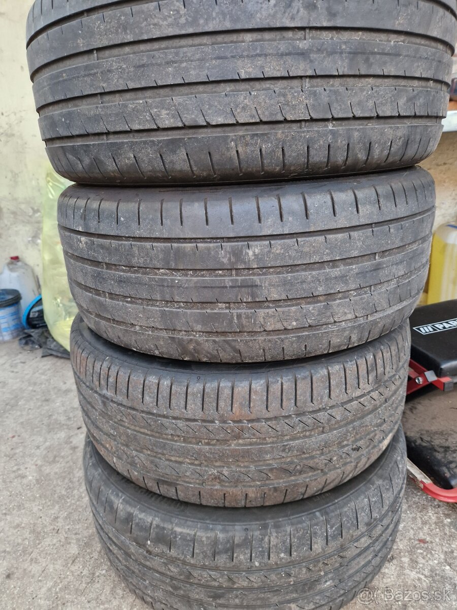 245/45R18