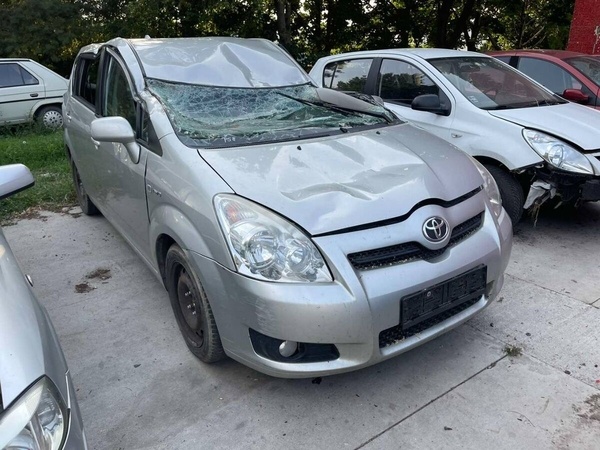 Rozpredám na diely Toyota Corolla Verso 2.2 D 2AD