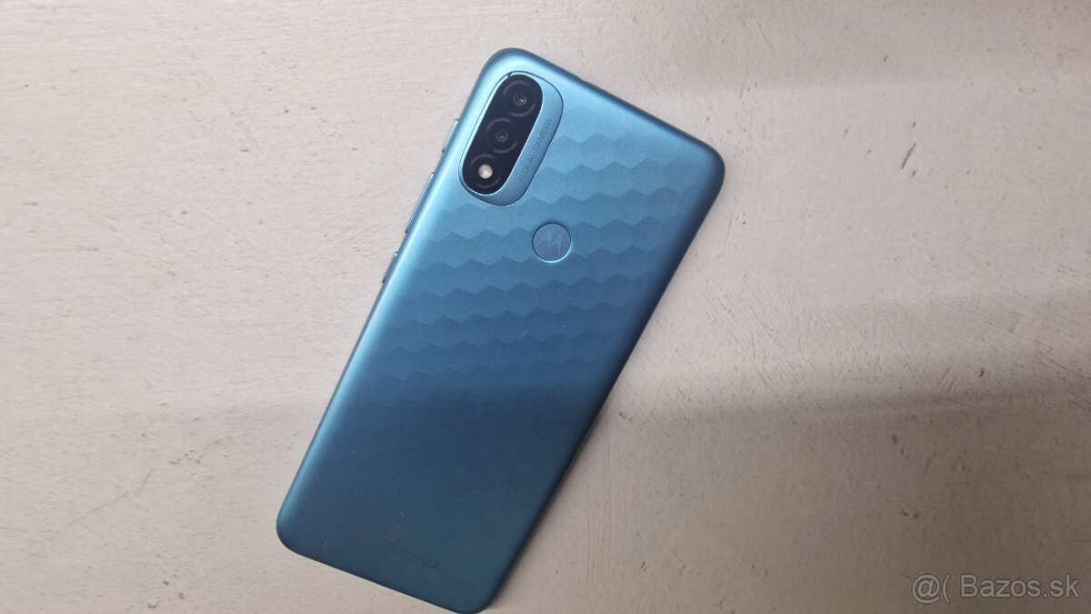 Motorola Moto E20 - lacný, dobrý mobil