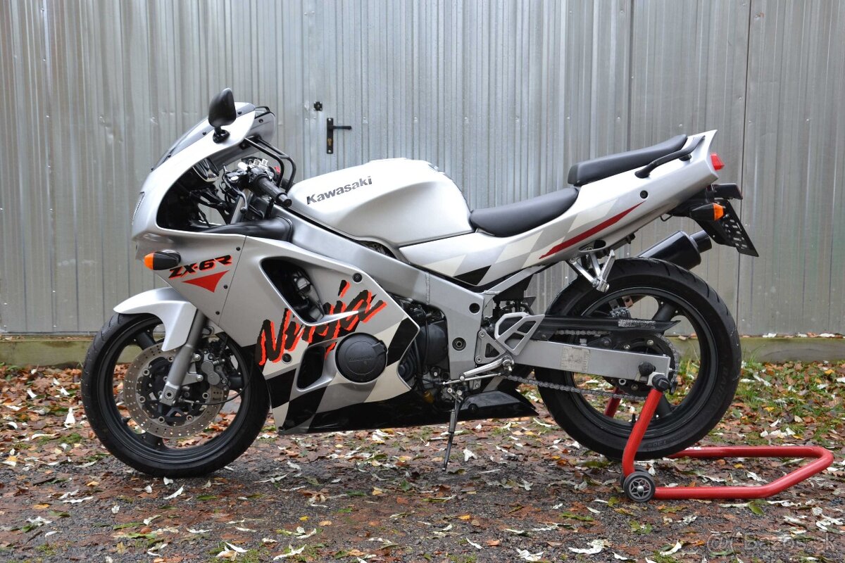 Kawasaki ZX-6R, 32tkm, 2.majitelé, barva Galaxy Silver