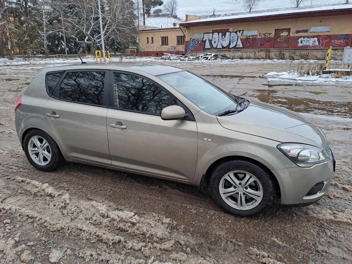 Predám auto Kia ceed 1,4 66kw 2010