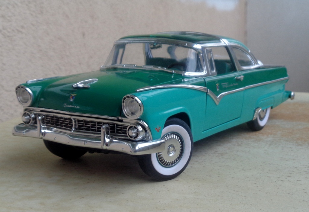 1:18 Ford Crown Victoria