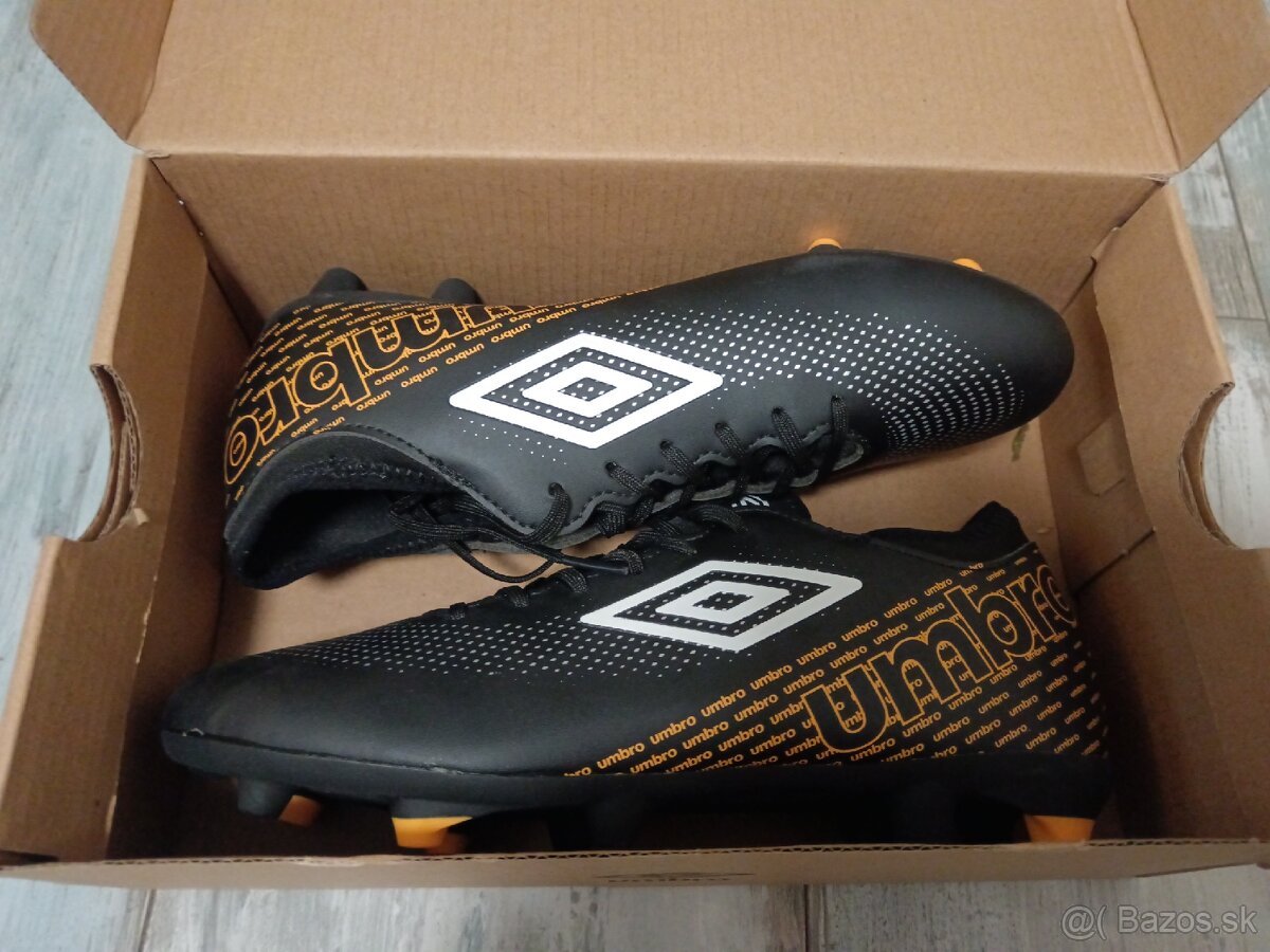 kopacky umbro vel. 40 nove