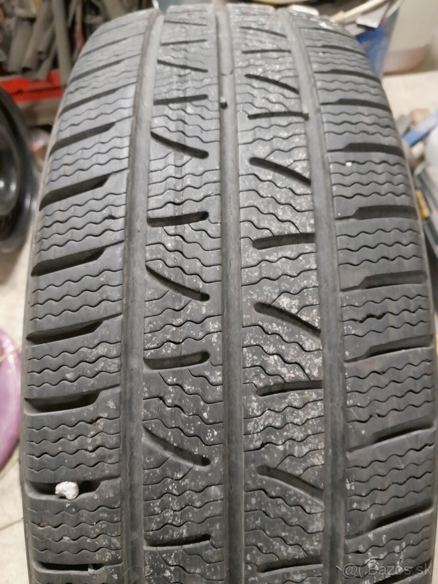 Predam zimne pneu 235/65 r16c