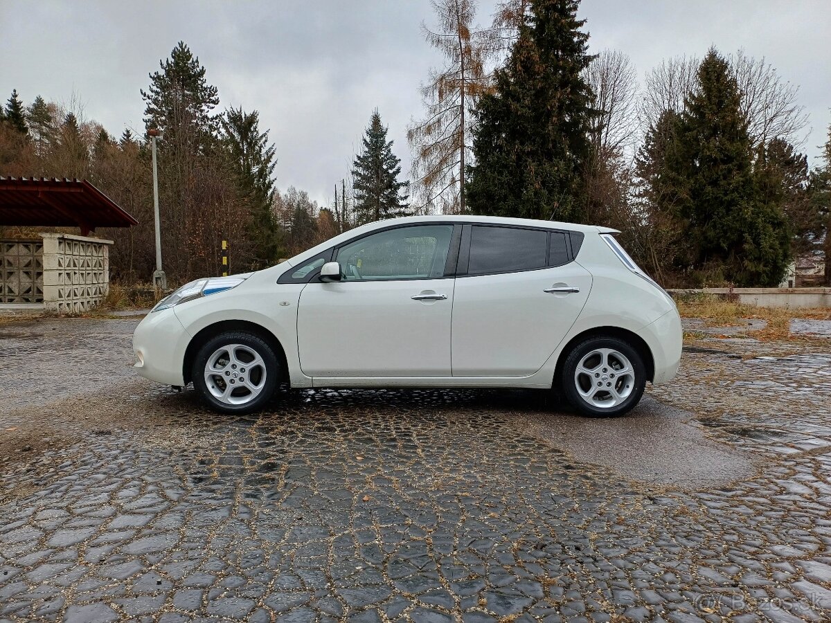 Nissan Leaf Acenta 24kWh, nízky nájazd, pôvodný lak