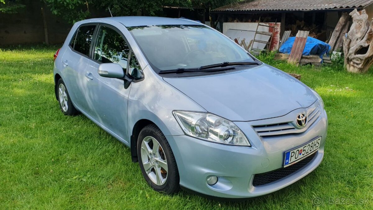 Predám TOYOTA AURIS 1.6 VVT-i benzín r.2011