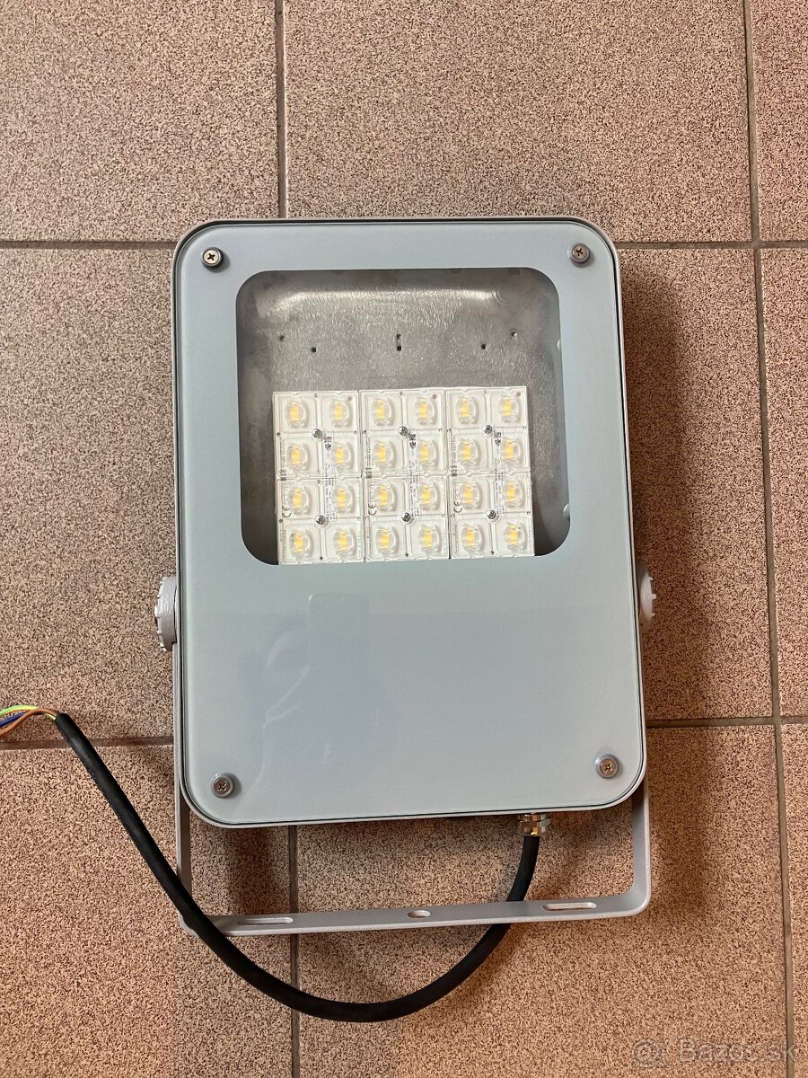 LED reflektor 76 W