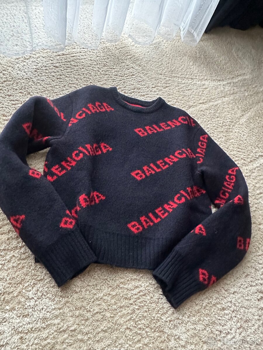 Balenciaga sveter