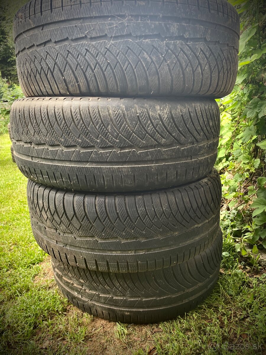 Celoročne Pneu 235/45/R18 Michelin