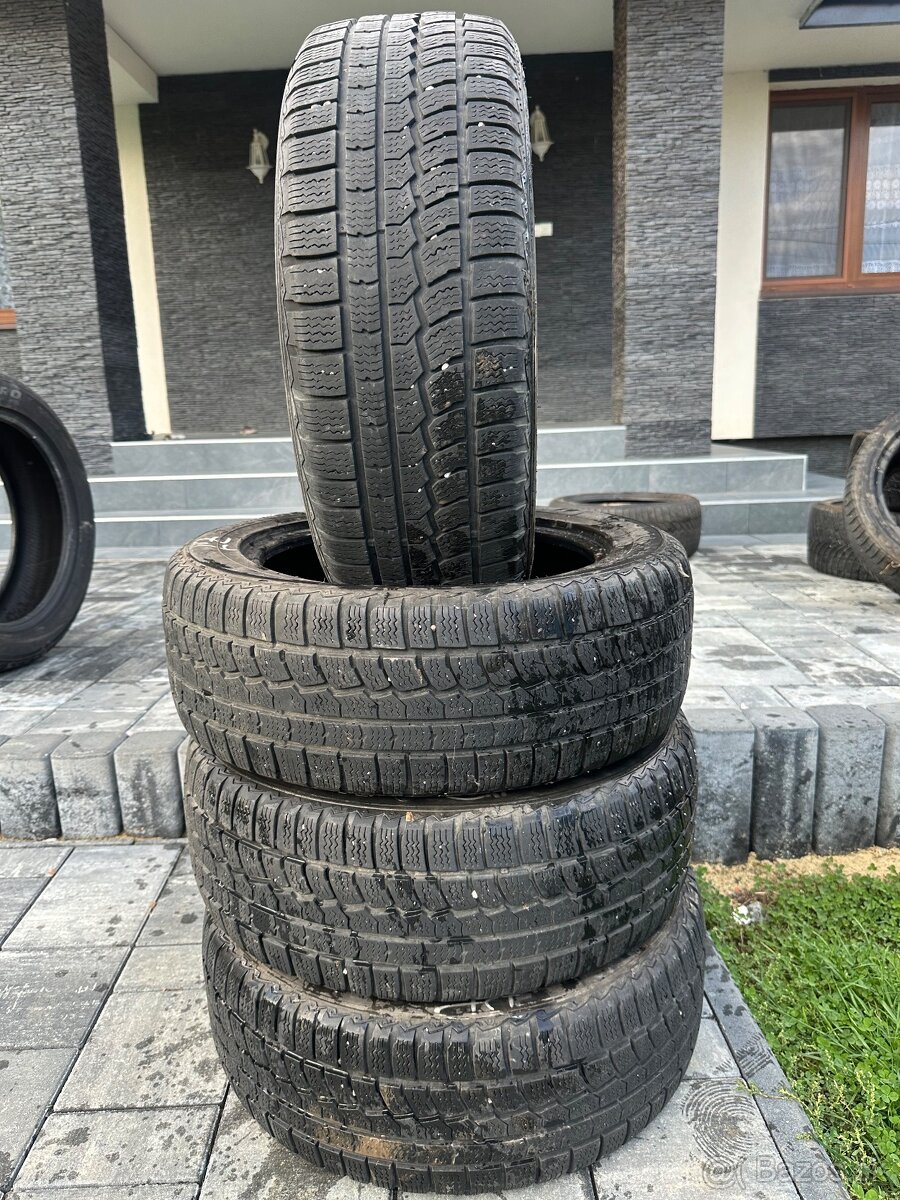 Predam zimne 205/55 R16 pneumatiky