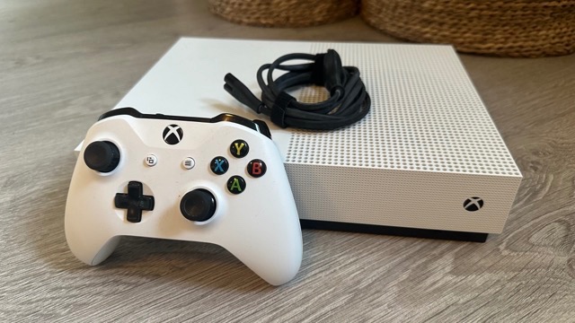 Predám Xbox One S 1TB All-Digital