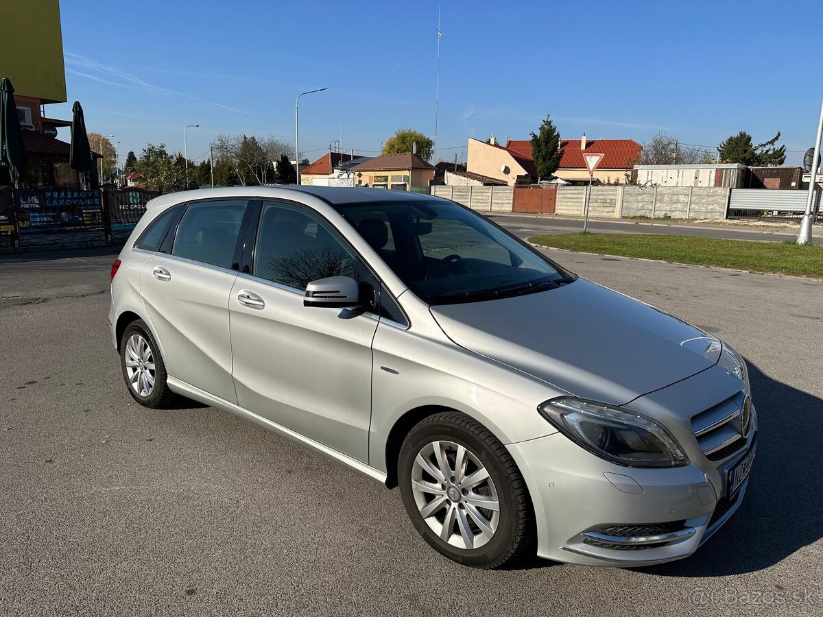 Mercedes Benz B 180