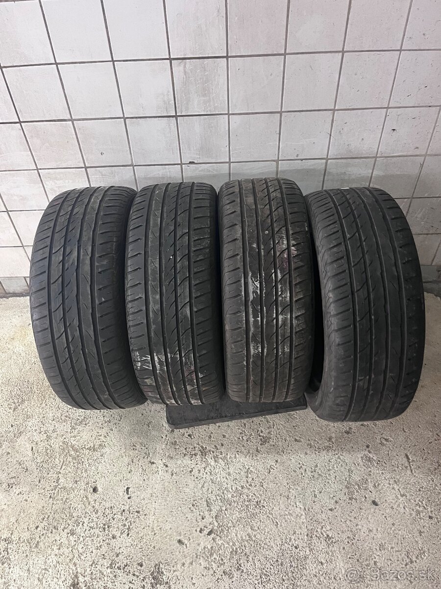 Pneu 215/55 R17