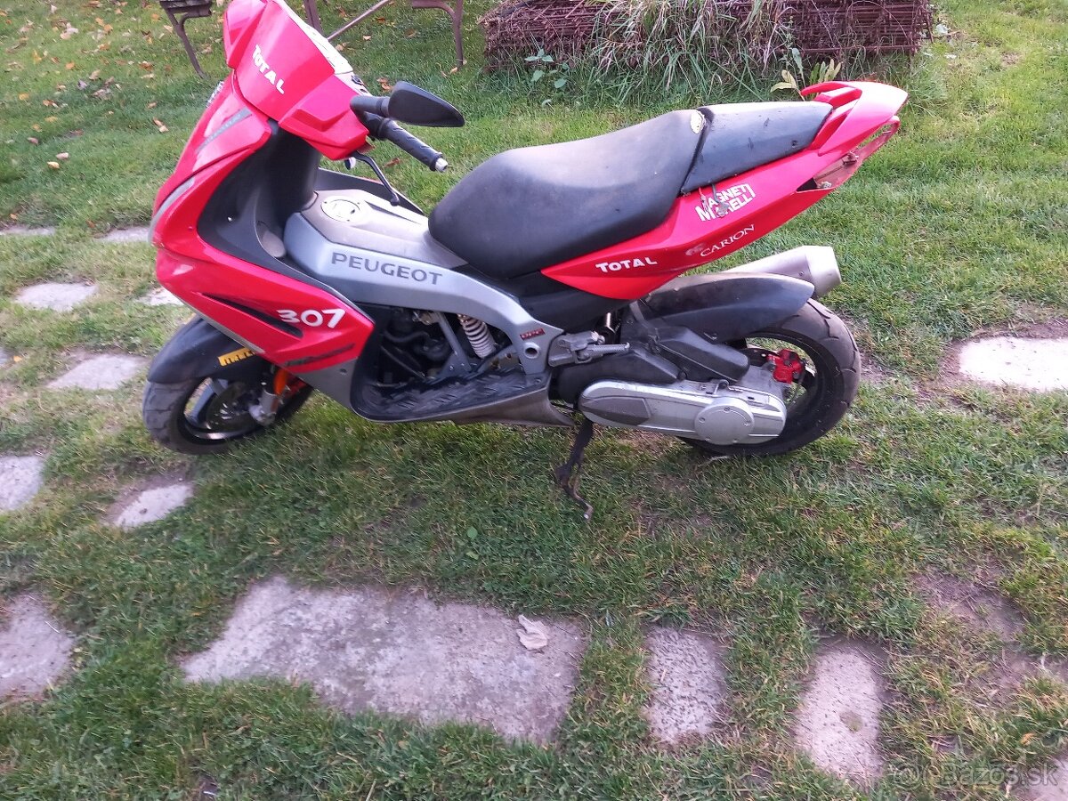 Predám skuter peugeot 50 cc