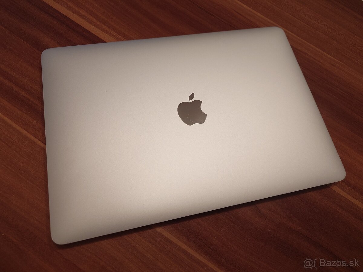 MacBook Air 2020 (i3, 8GB RAM, 256GB SSD)