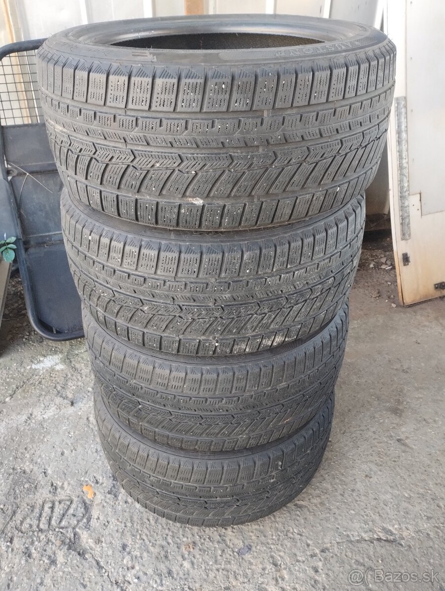 Predám zimné pneumatiky 235/45 r17