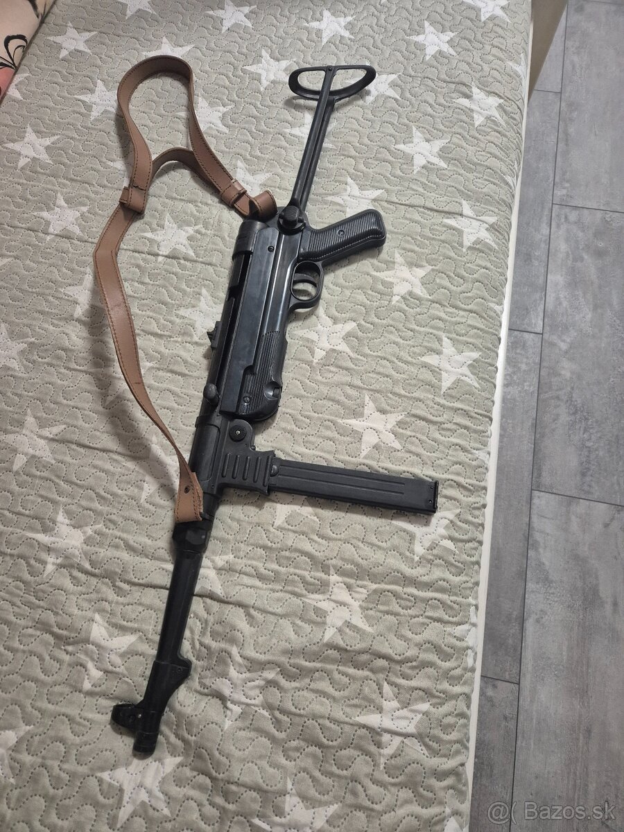 MP 40 replika