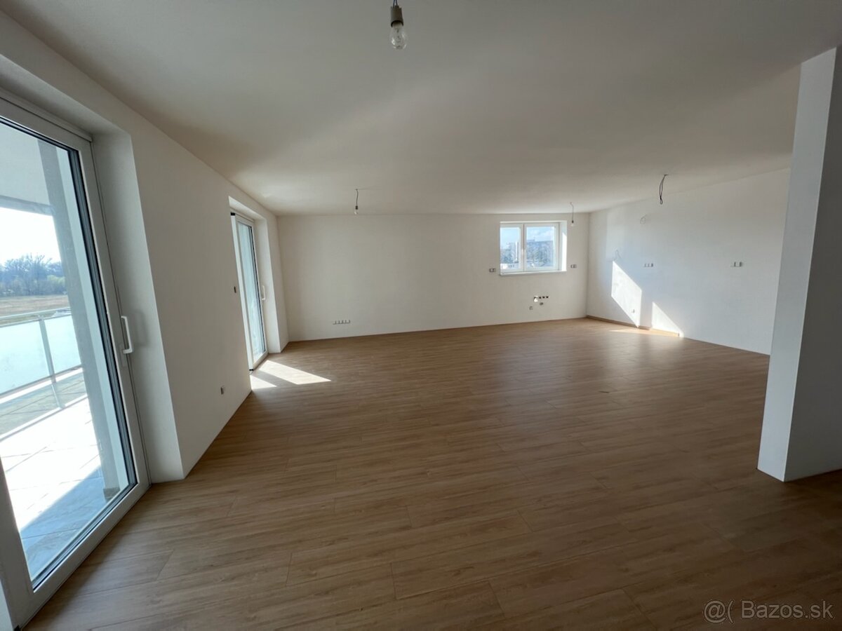 Veľkometrážny byt 4+1 Piešťany, 130 m2, NOVOSTAVBA, Cen