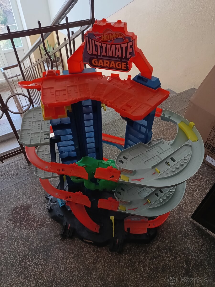 Hot Wheels City Garáž s T-Rexom