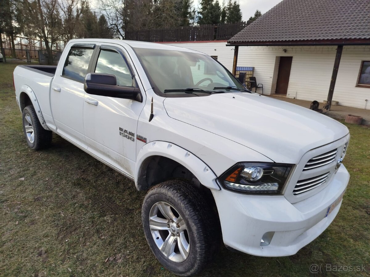 Dodge RAM 1500 5.7 V8 , SPORT , 4x4 , full vybava 2017