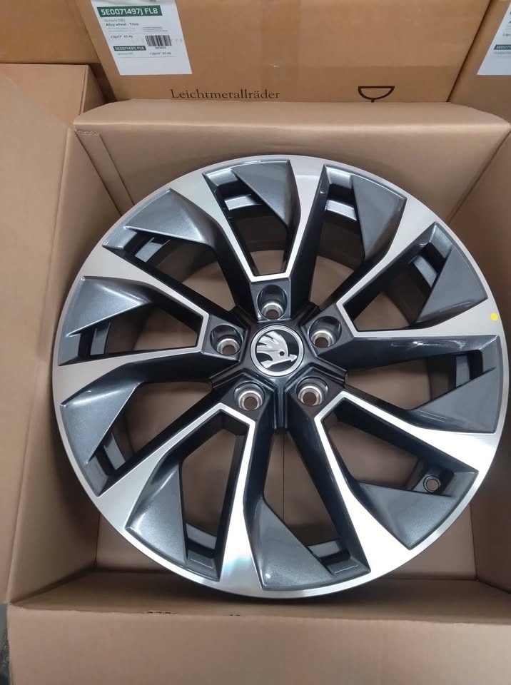 17" alu ŠKODA KAROQ 100 % stav + letné pneu.