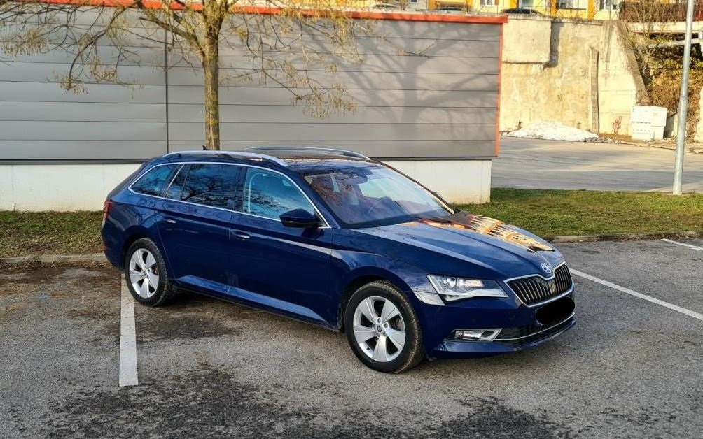 Combi Superb 1.6 TDI Modrá tm.