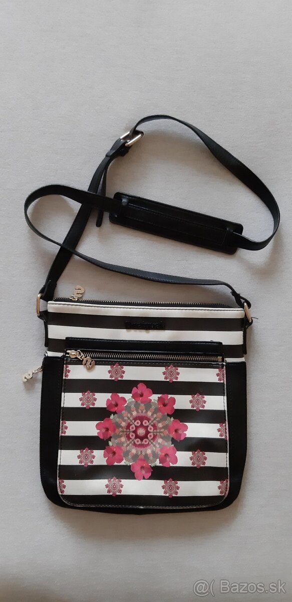 Malá crossbody kabelka Desigual