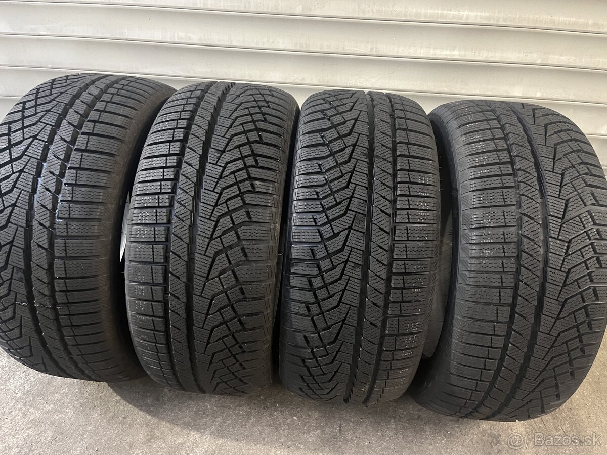 235/45R17 97V