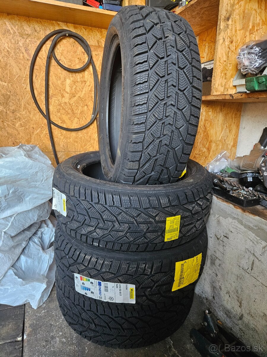 Zimne 225/50 R17