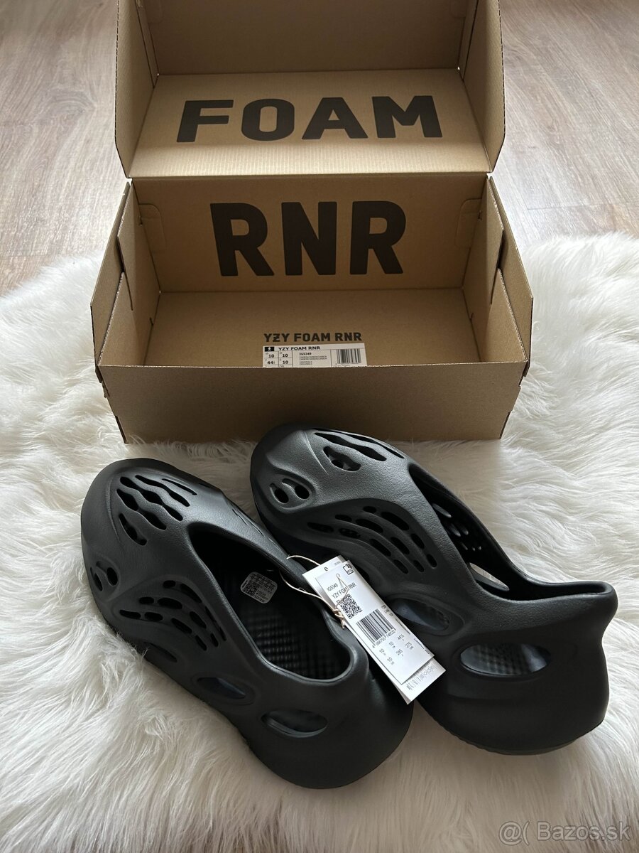 adidas Yeezy Foam RNR Carbon