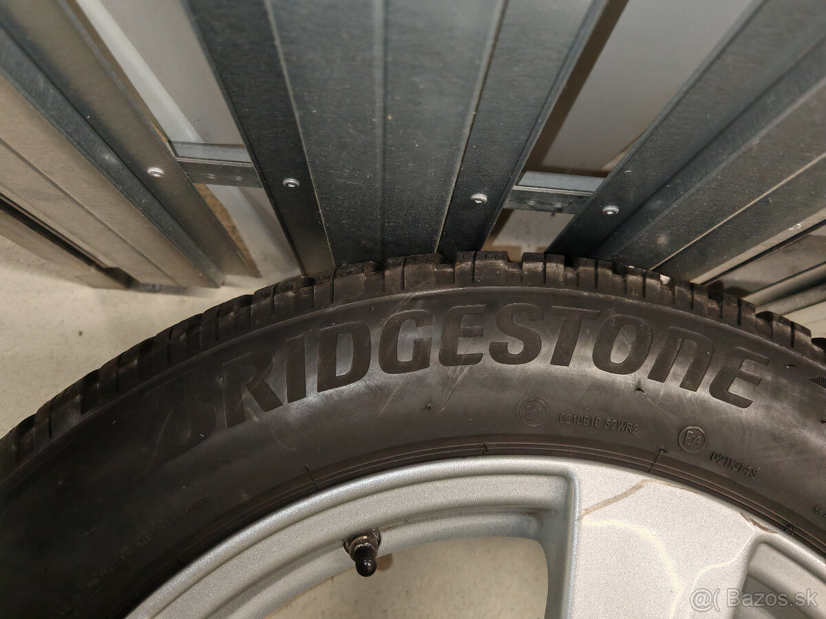 Predám Zimné 235/55R17 Bridgestone 4x7mm