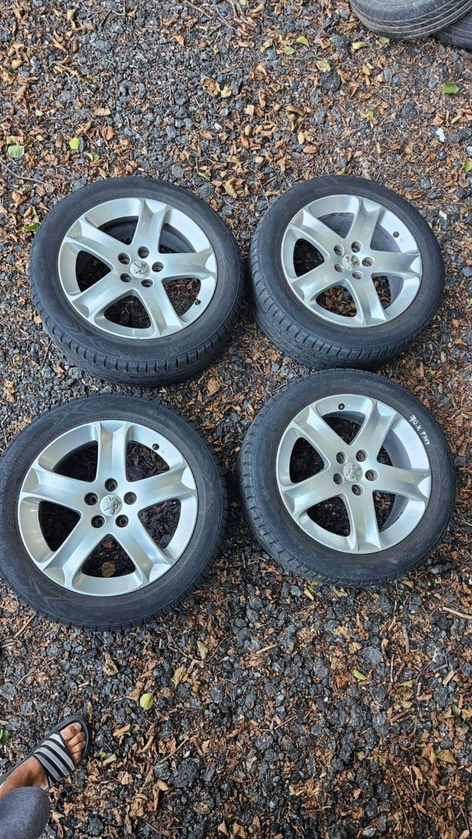 70. Sada letních kol 215/55 r17 Peugeot 5x108