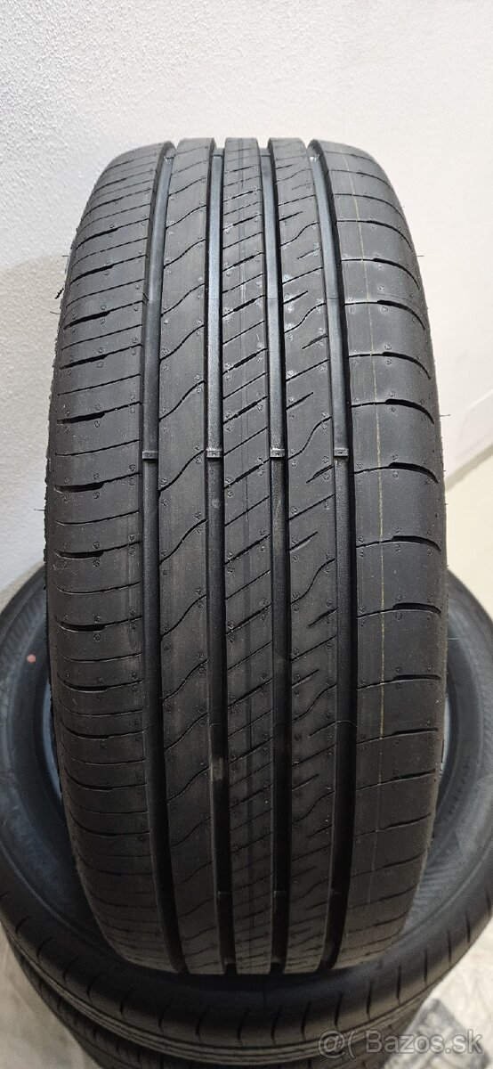 Nove letne pneumatiky GoodYear 215/55 R18