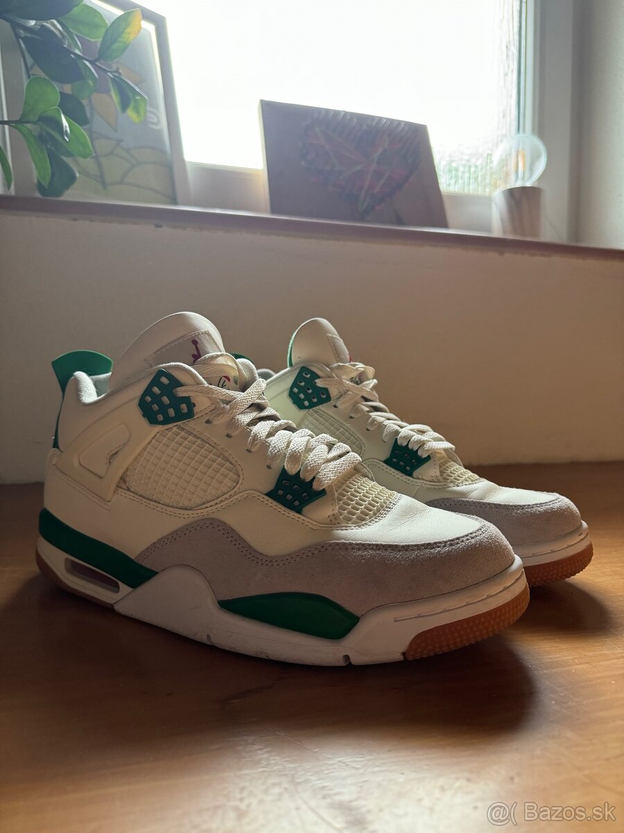 Jordan 4 Pine Green