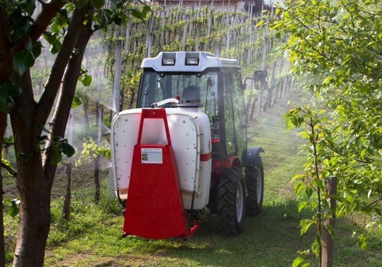 Rosič AGP 120 ventilátor uvnitř za malotraktor