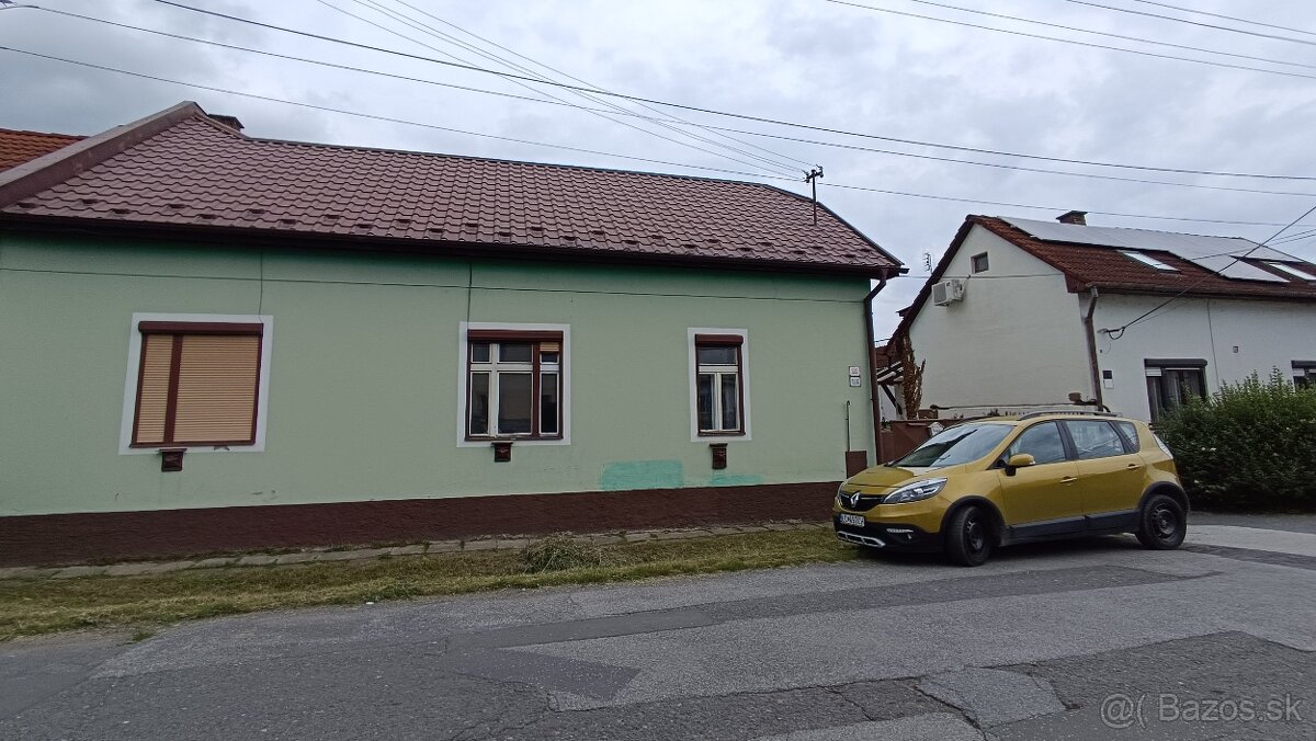 Prízemný RD , pôvodný stav na pozemku 392 m2.