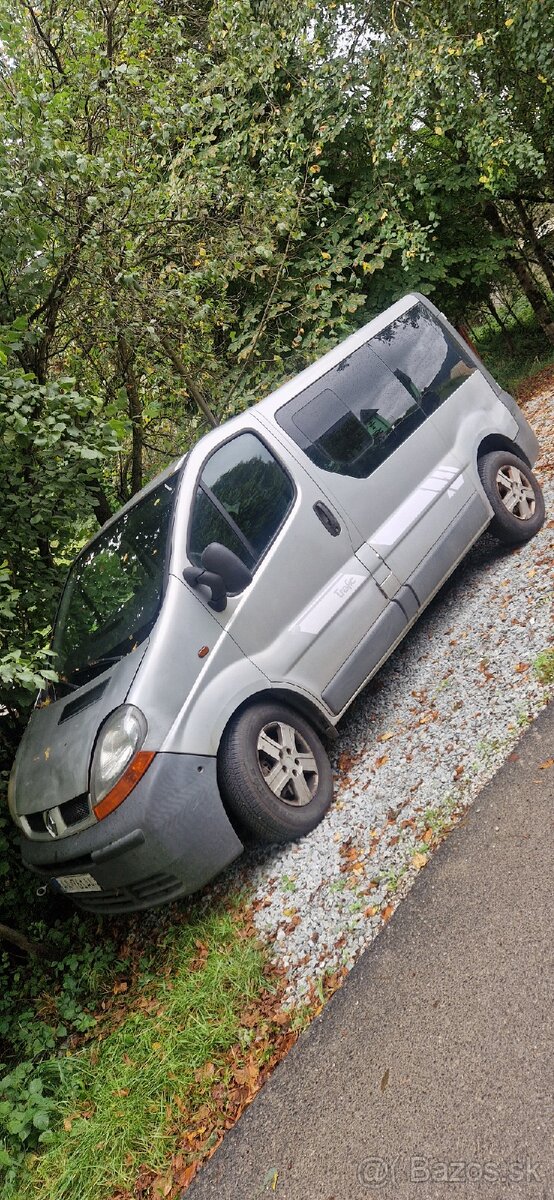 Renault Trafic 9 miest