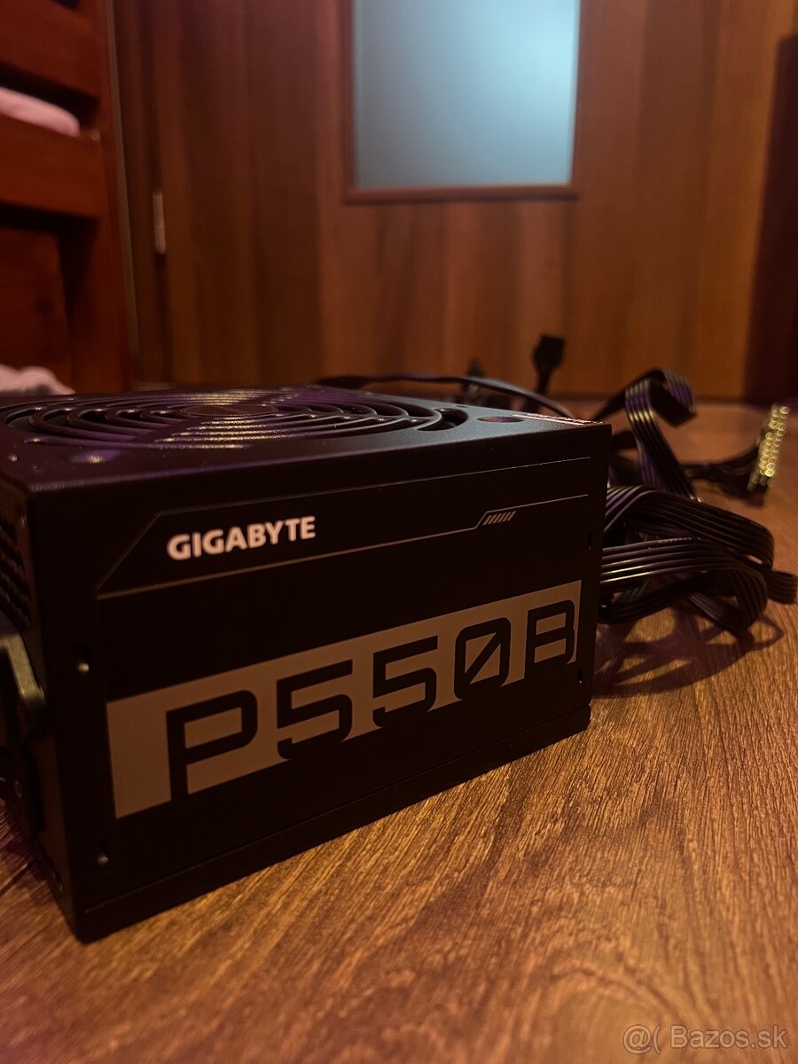 GIGABYTE P550B