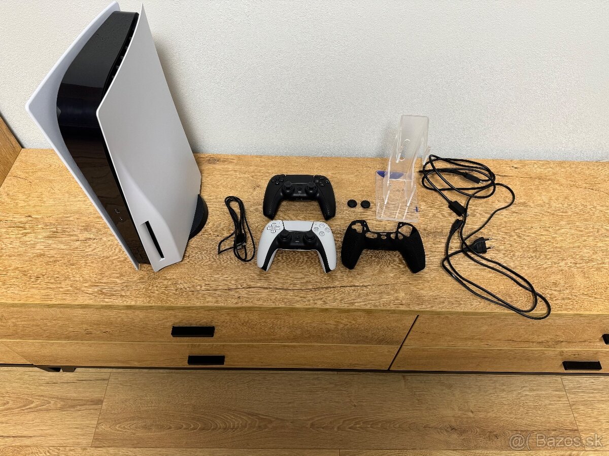 PLAYSTATION 5 s mechanikou + 2 ovladace a 2 hry