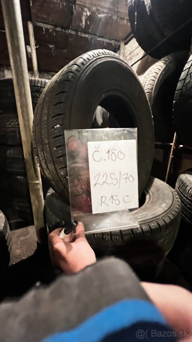 150. Pirelli Carrier 225/70 R15C