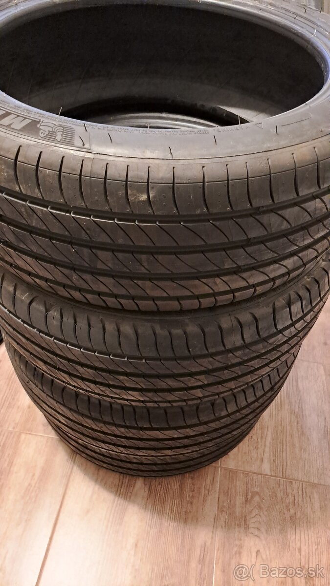 Michelin Primacy 4 - 205/45 R17